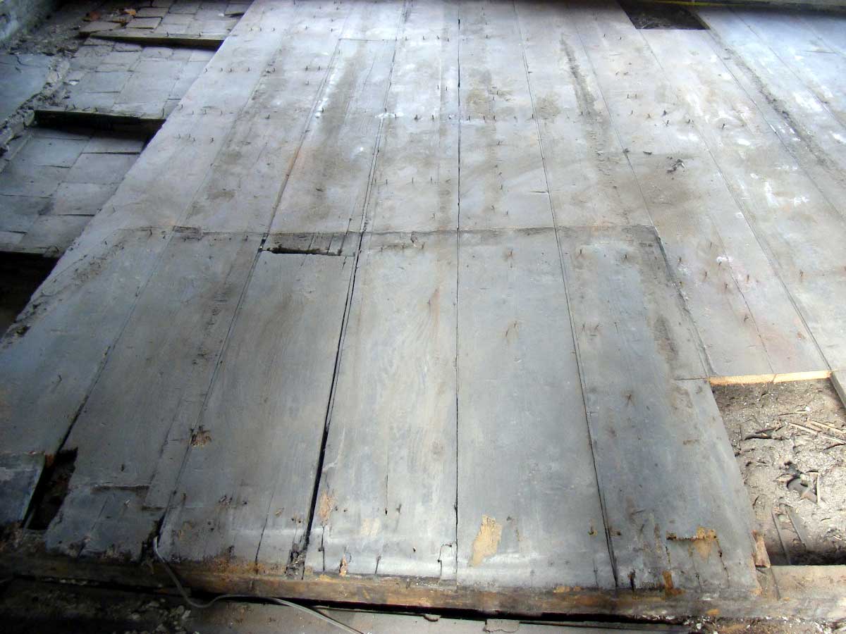 The sand/dust layer in between the floor levels in which the cards were found The sand/dust layer in between the floor levels in which the cards were found