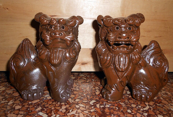 Couple of Shisa